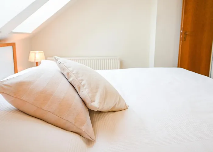 Zur Schoenen Aussicht - Fw 20 *